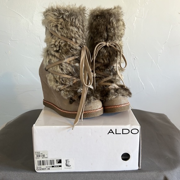 Furry high-heeled suede designer boots - Picture 10 of 11